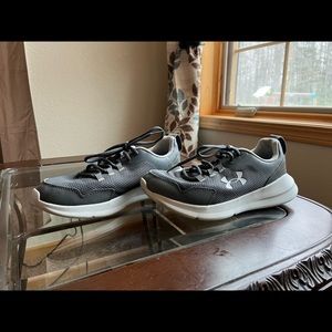 Boys Hurley shoe size 6